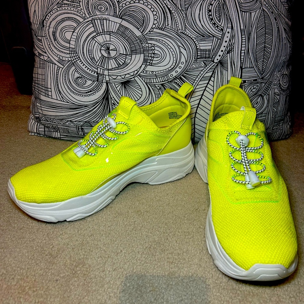 NWOT Guess Neony Chunky Sneakers